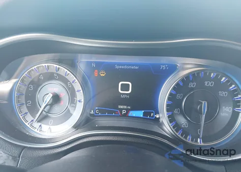 2019 Chrysler 300 Touring z USA, uszkodzony, nr VIN 2C3CCAAG7KH733347